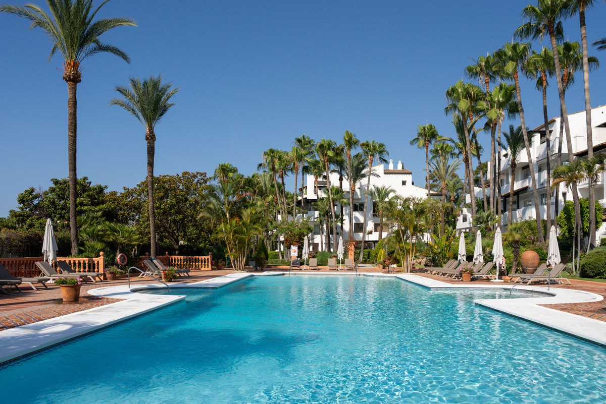 3 Bed Apartment for sale in Marbella Costa Del Sol, Málaga, Spain