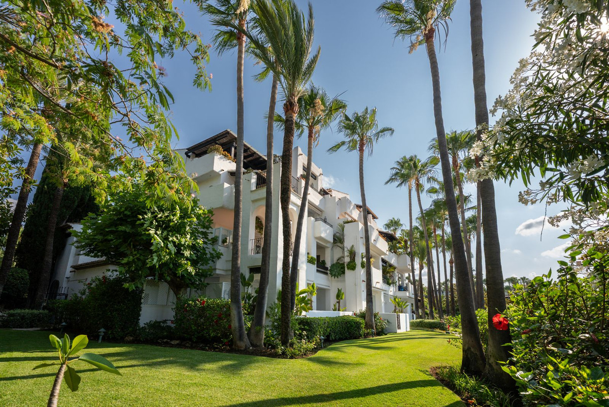 3 Bed Apartment for sale in Marbella Costa Del Sol, Málaga, Spain