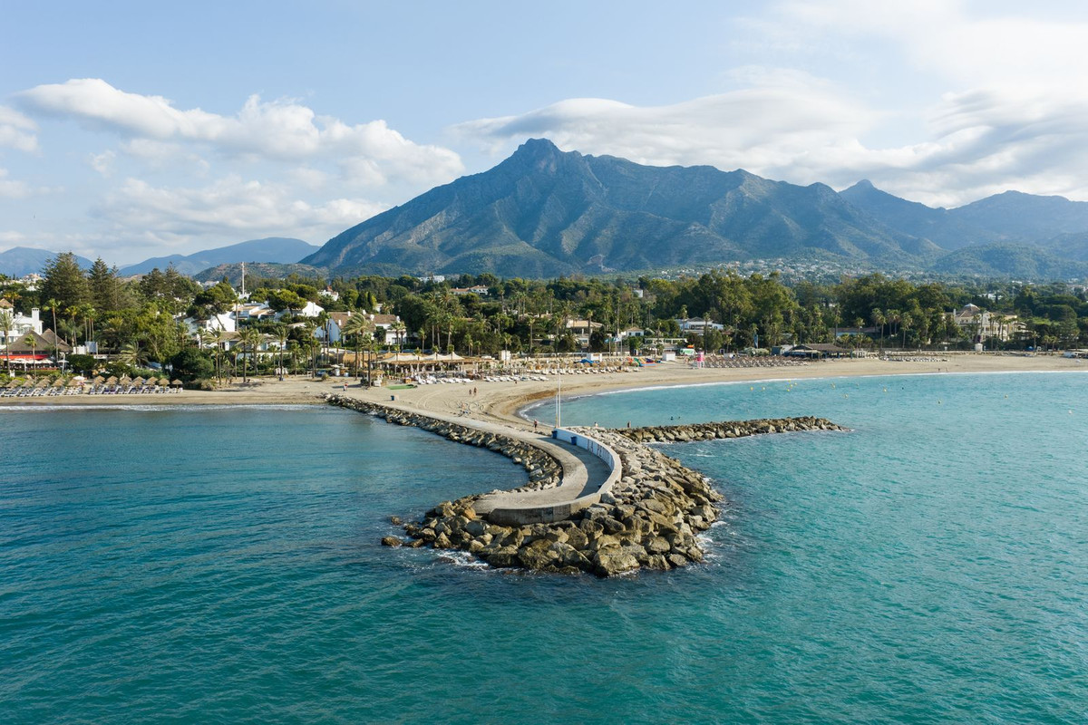 3 Bed Apartment for sale in Marbella Costa Del Sol, Málaga, Spain