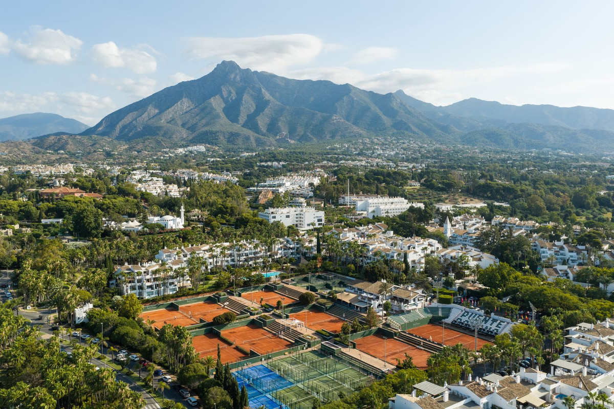 3 Bed Apartment for sale in Marbella Costa Del Sol, Málaga, Spain