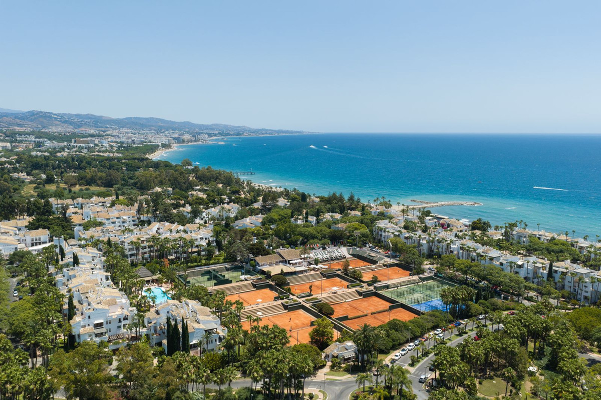 3 Bed Apartment for sale in Marbella Costa Del Sol, Málaga, Spain