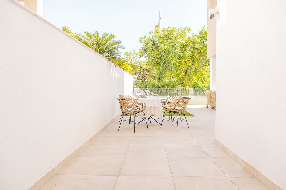 Se vende Apartamento Planta Baja de 2 dormitorios en Costa Del Sol, Málaga, España