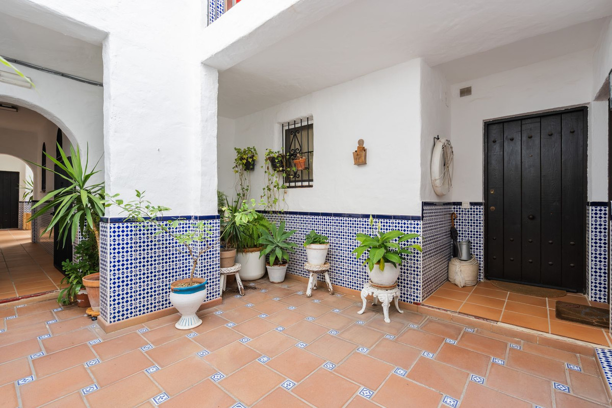 1 Bed Apartment for sale in Puerto Banús Costa Del Sol, Málaga, Spain
