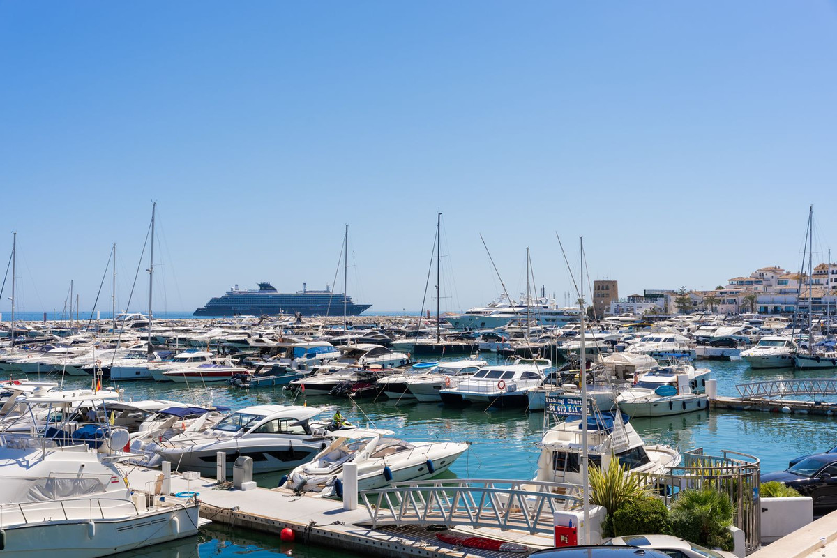 1 Bed Apartment for sale in Puerto Banús Costa Del Sol, Málaga, Spain