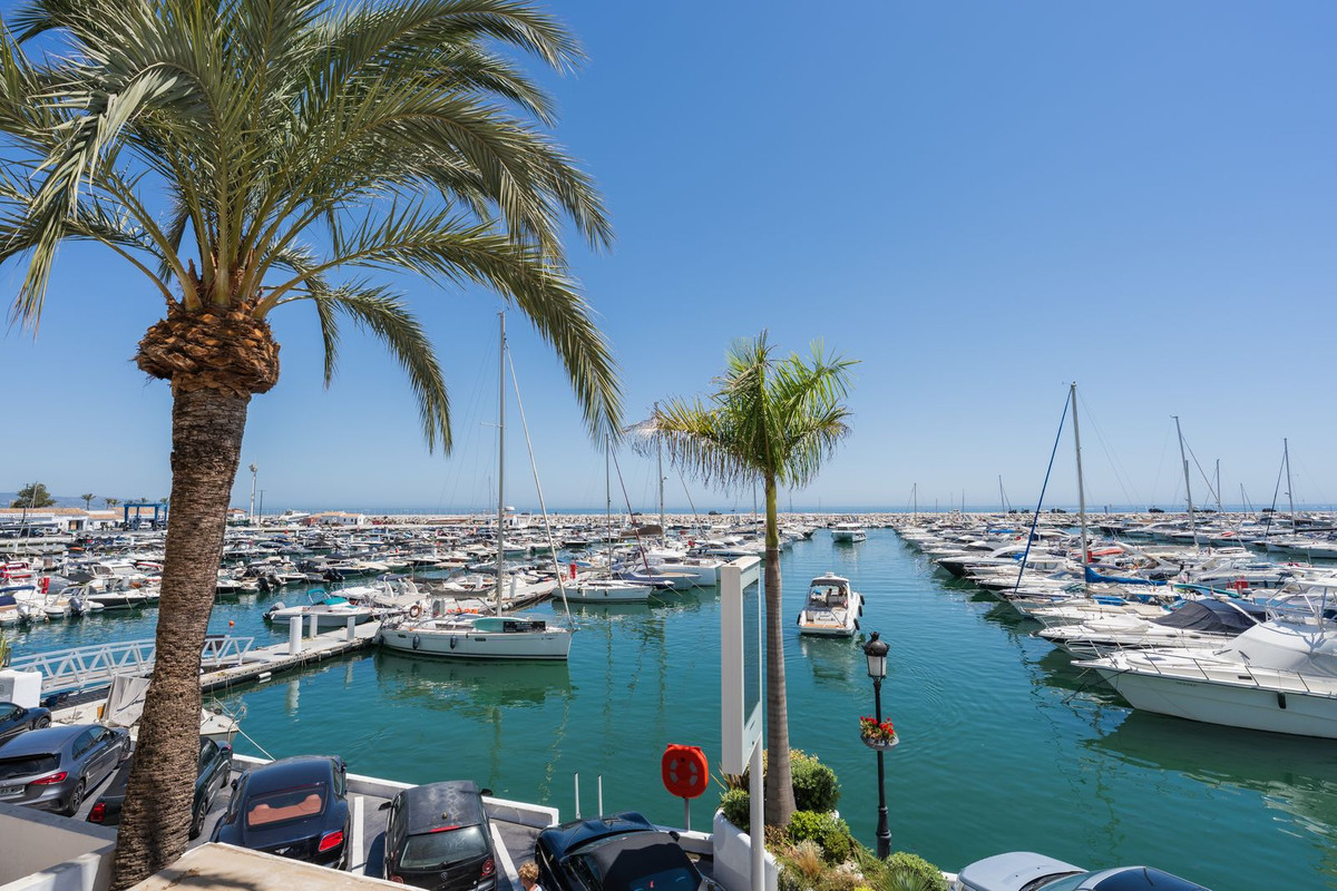 1 Bed Apartment for sale in Puerto Banús Costa Del Sol, Málaga, Spain