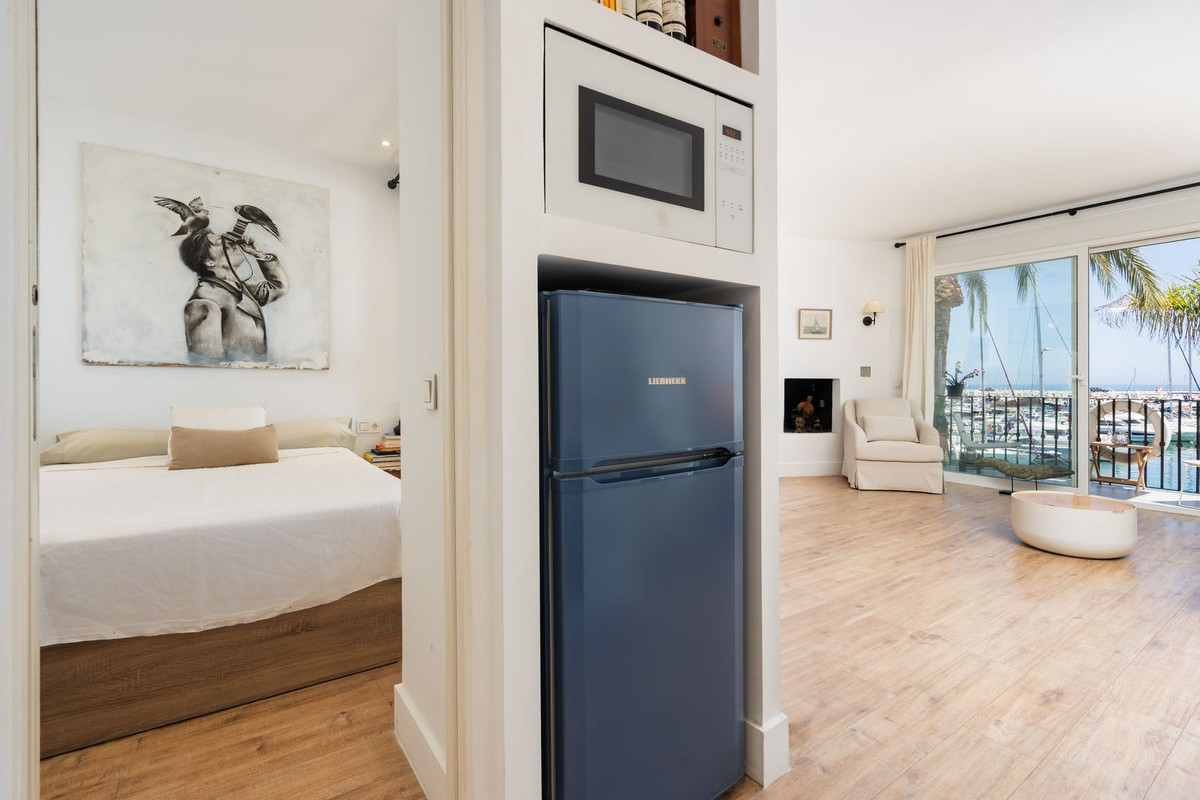1 Bed Apartment for sale in Puerto Banús Costa Del Sol, Málaga, Spain