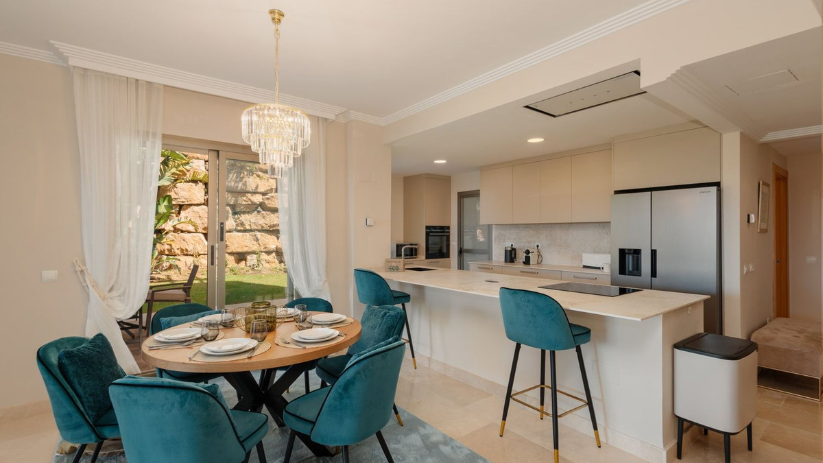 3 Bed Apartment for sale in Benahavís Costa Del Sol, Málaga, Spain