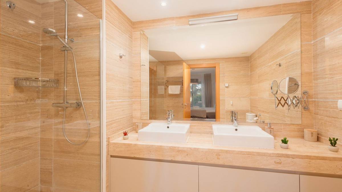 3 Bed Apartment for sale in Benahavís Costa Del Sol, Málaga, Spain
