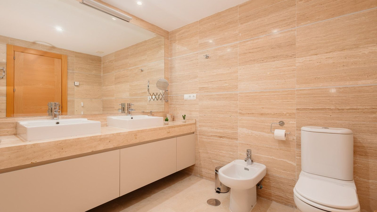 3 Bed Apartment for sale in Benahavís Costa Del Sol, Málaga, Spain