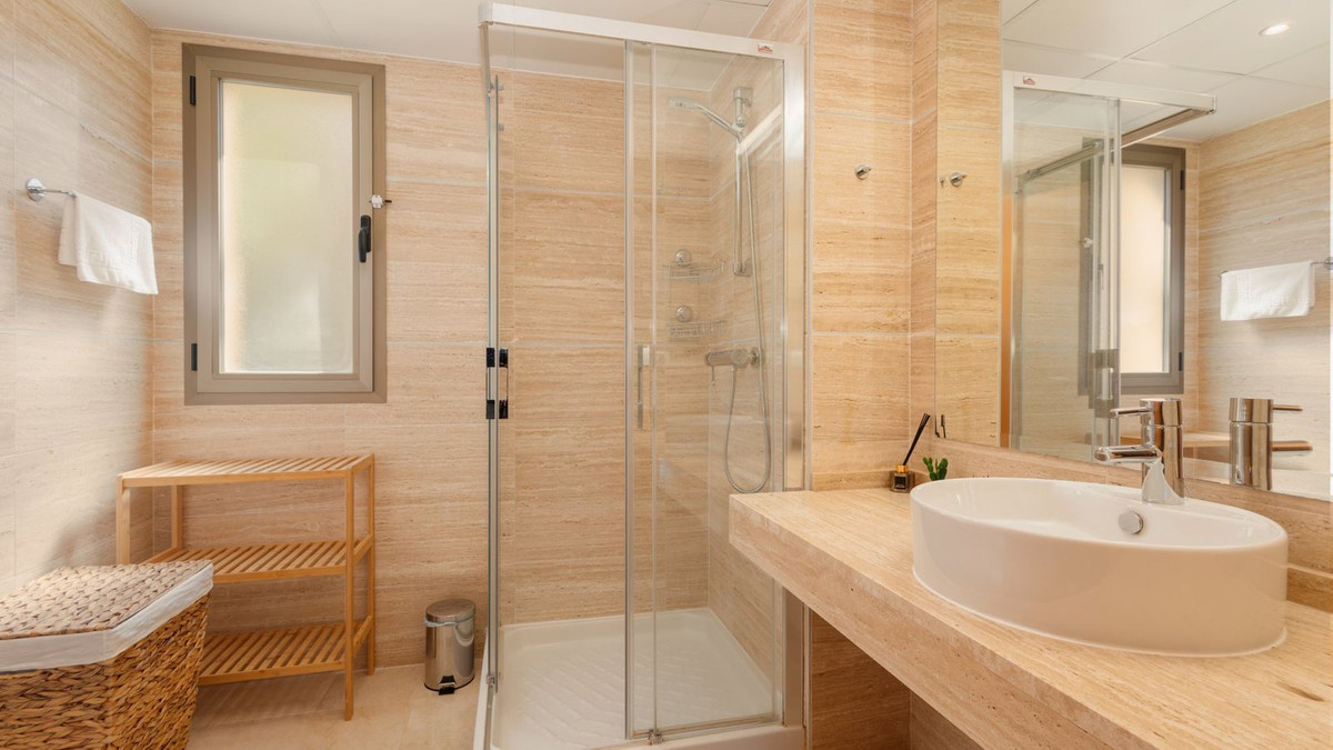 3 Bed Apartment for sale in Benahavís Costa Del Sol, Málaga, Spain