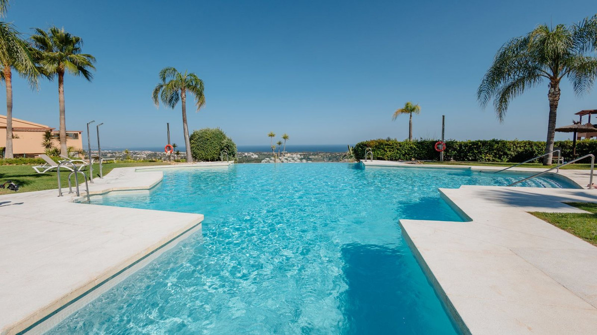 3 Bed Apartment for sale in Benahavís Costa Del Sol, Málaga, Spain