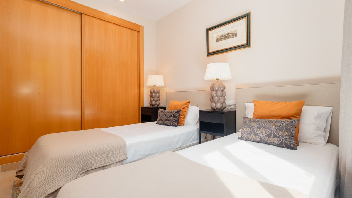 3 Bed Apartment for sale in Benahavís Costa Del Sol, Málaga, Spain