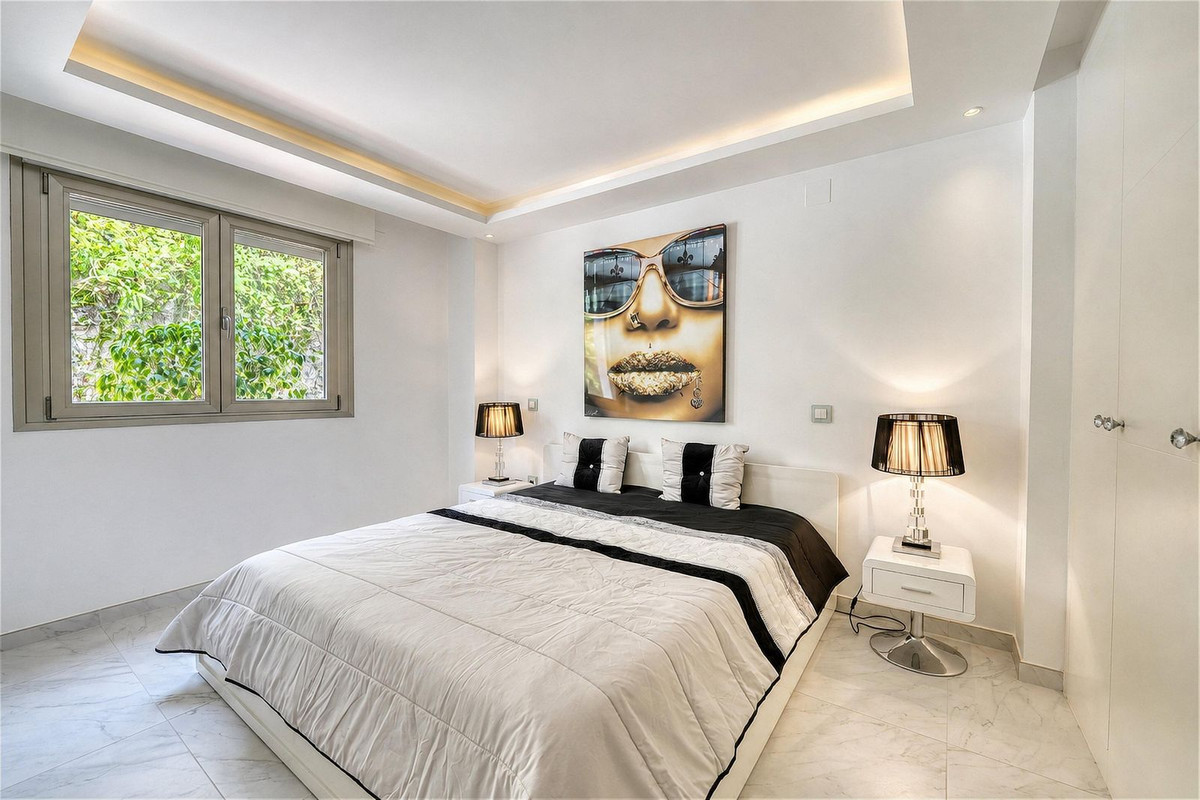 3 Bed Apartment for sale in Benahavís Costa Del Sol, Málaga, Spain