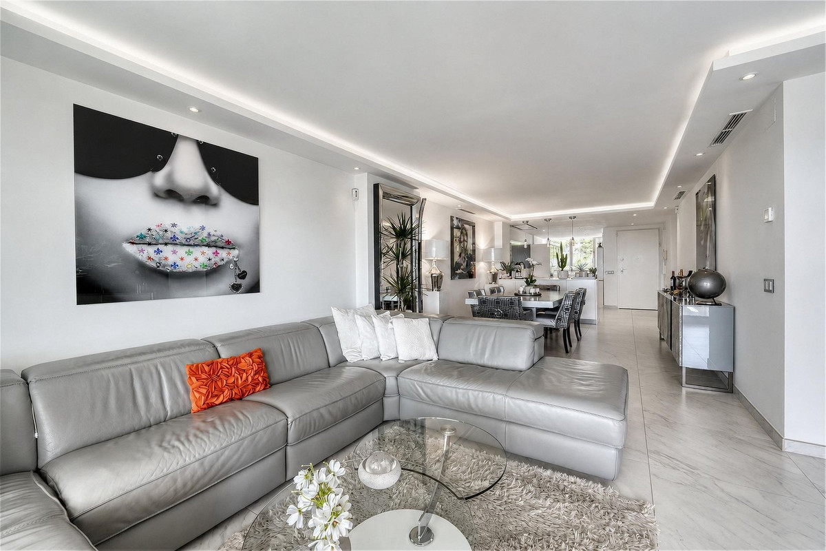 3 Bed Apartment for sale in Benahavís Costa Del Sol, Málaga, Spain