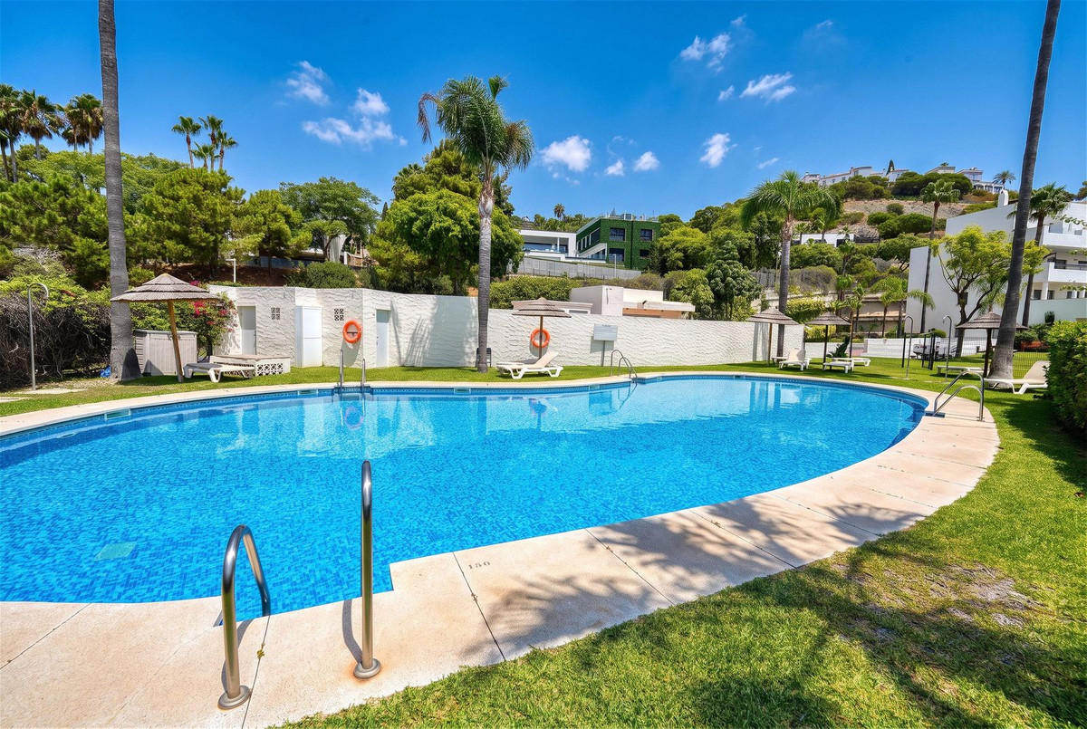 3 Bed Apartment for sale in Benahavís Costa Del Sol, Málaga, Spain