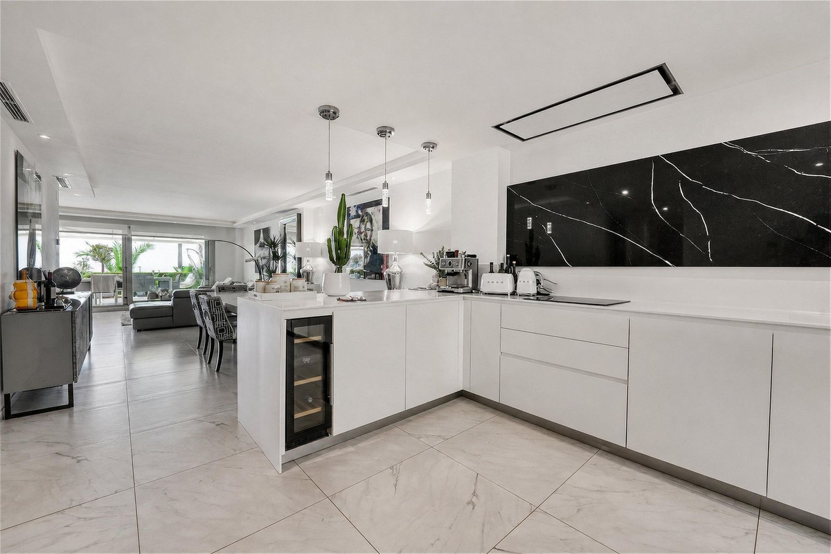 3 Bed Apartment for sale in Benahavís Costa Del Sol, Málaga, Spain