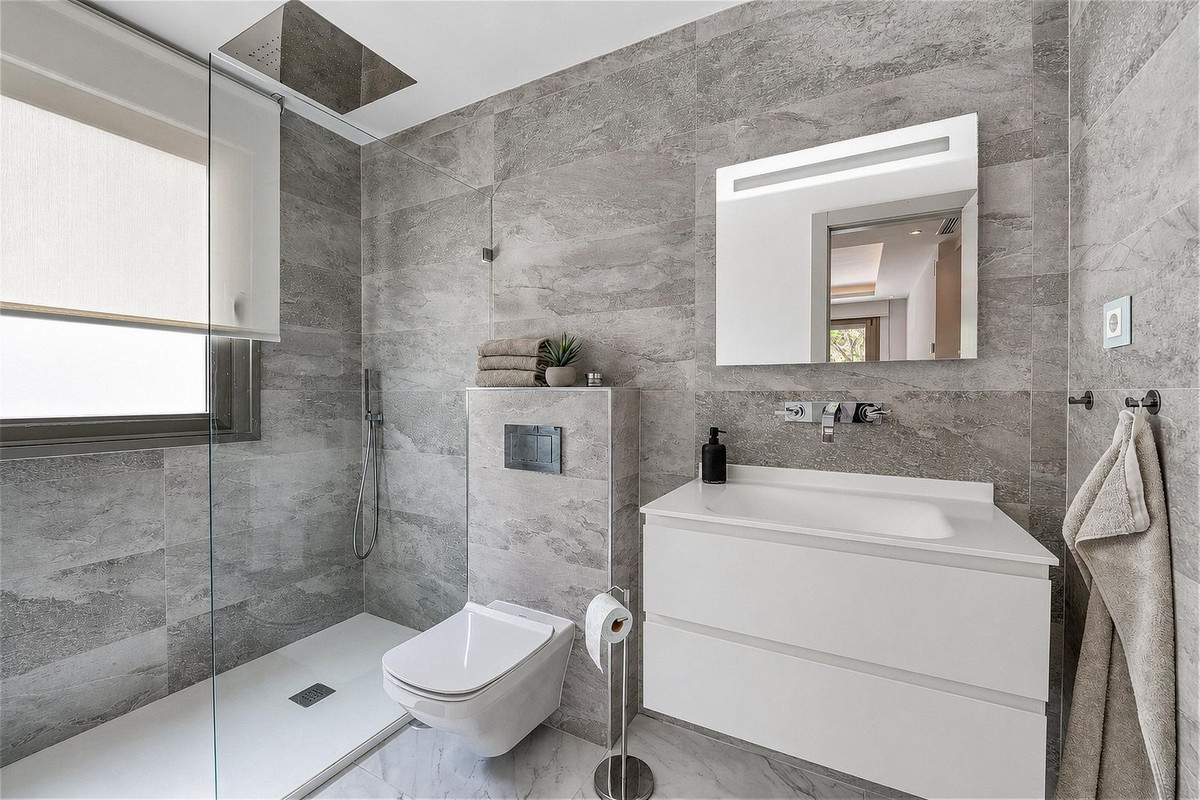 3 Bed Apartment for sale in Benahavís Costa Del Sol, Málaga, Spain