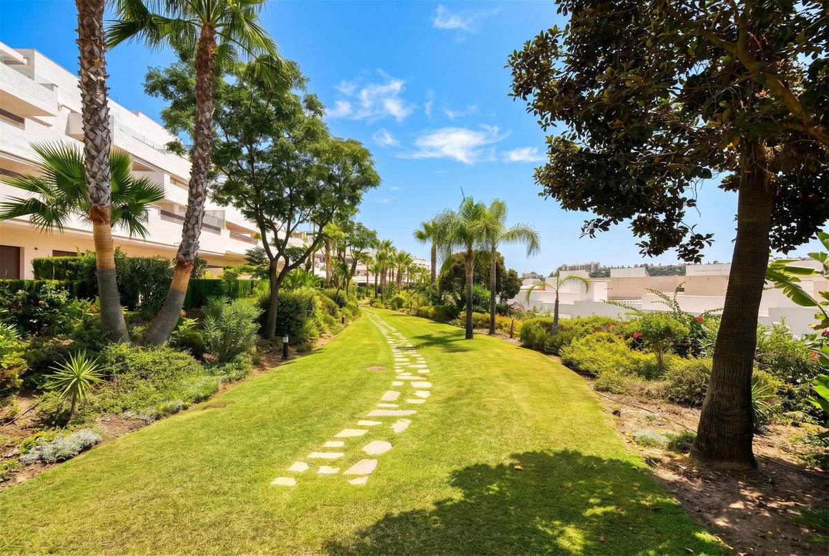 3 Bed Apartment for sale in Benahavís Costa Del Sol, Málaga, Spain