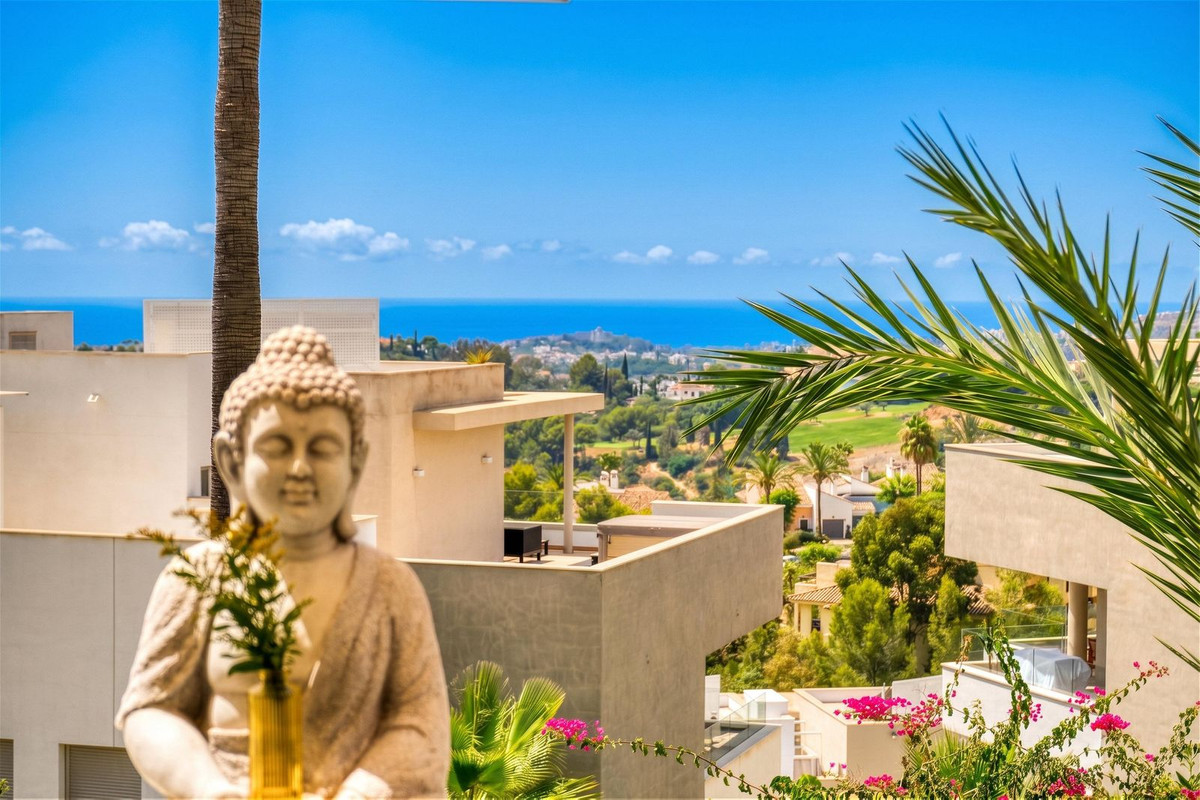 3 Bed Apartment for sale in Benahavís Costa Del Sol, Málaga, Spain