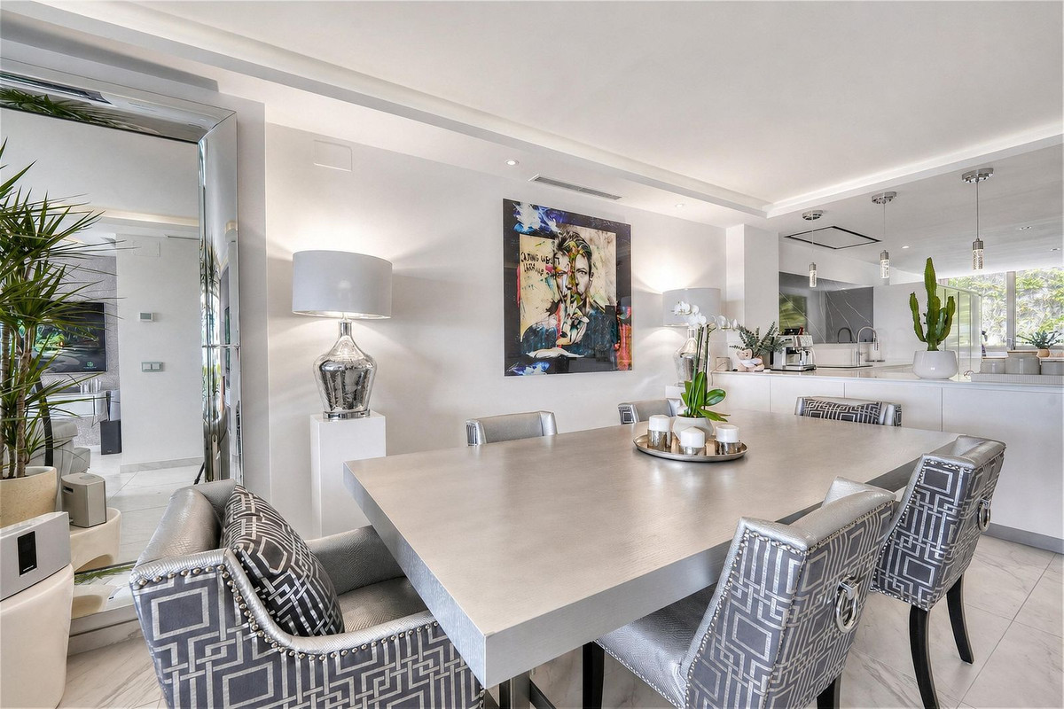 3 Bed Apartment for sale in Benahavís Costa Del Sol, Málaga, Spain