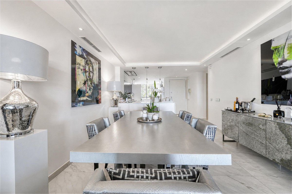 3 Bed Apartment for sale in Benahavís Costa Del Sol, Málaga, Spain