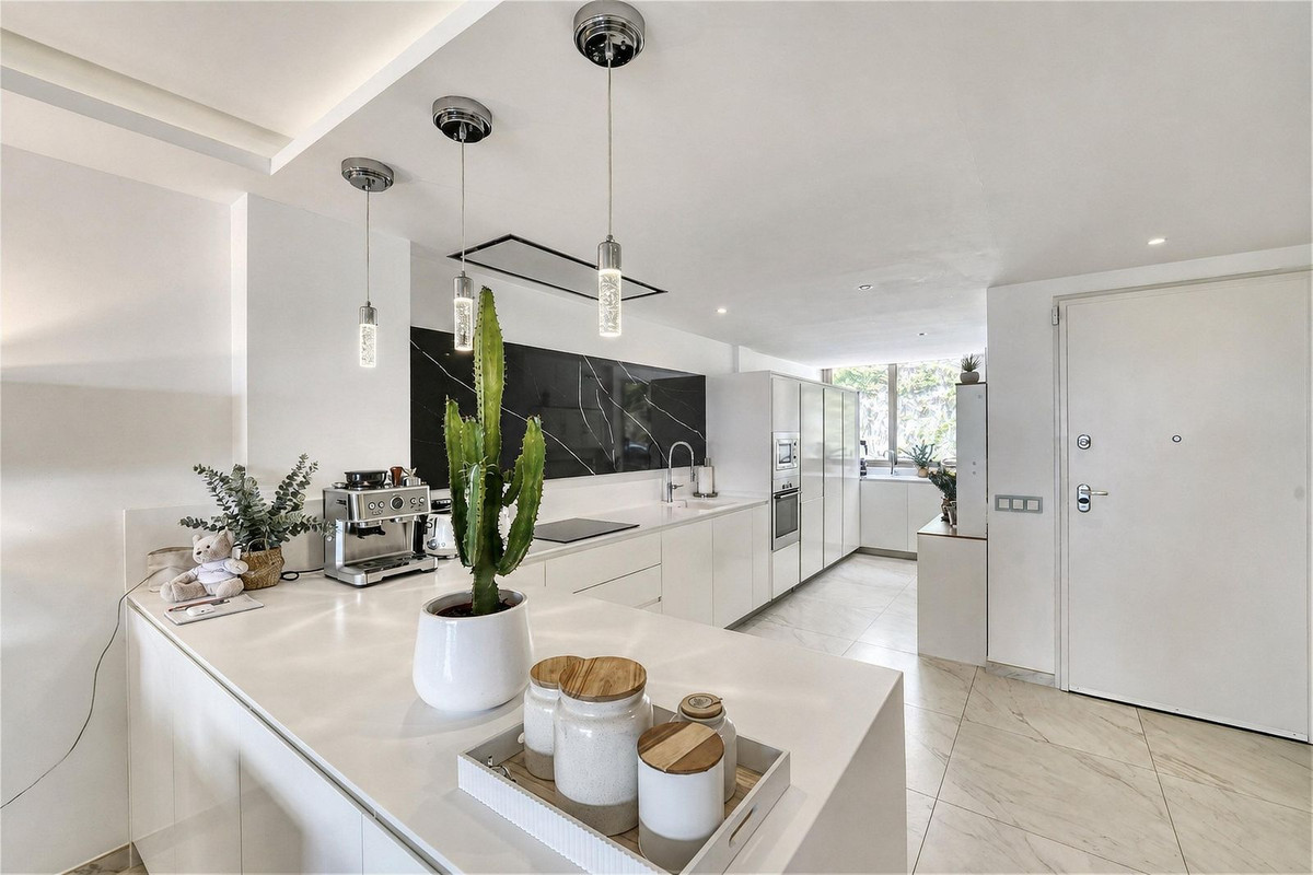 3 Bed Apartment for sale in Benahavís Costa Del Sol, Málaga, Spain