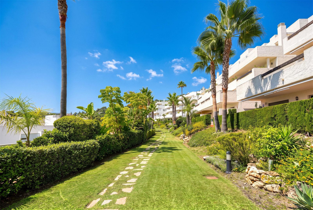 3 Bed Apartment for sale in Benahavís Costa Del Sol, Málaga, Spain