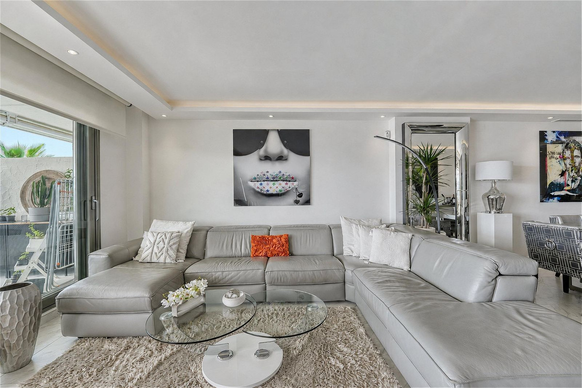 3 Bed Apartment for sale in Benahavís Costa Del Sol, Málaga, Spain