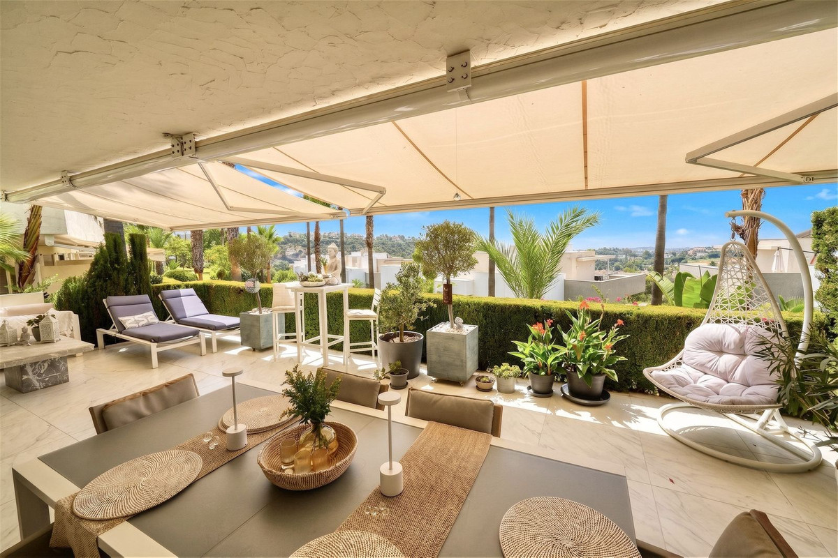 3 Bed Apartment for sale in Benahavís Costa Del Sol, Málaga, Spain