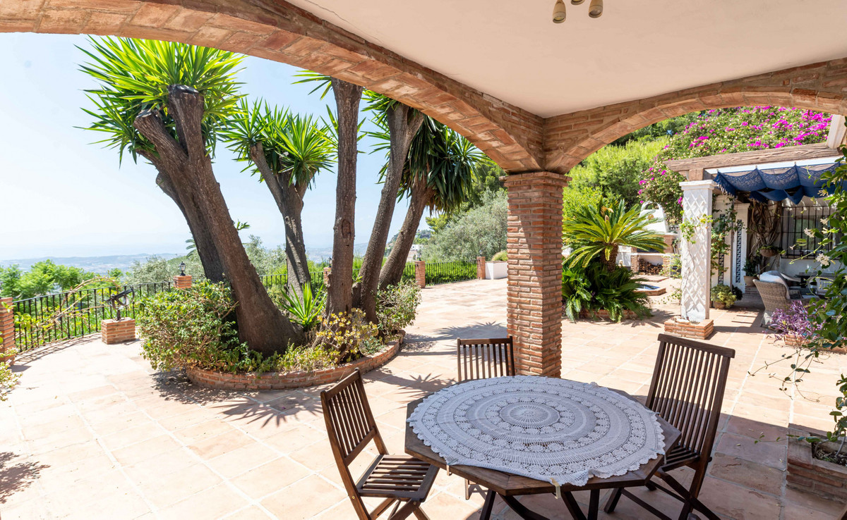 5 Bed Townhouse for sale in Mijas Costa Del Sol, Málaga, Spain