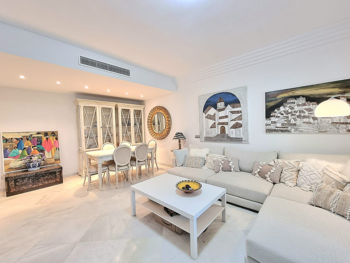Se vende Apartamento Planta Media de 2 dormitorios en Costa Del Sol, Málaga, España
