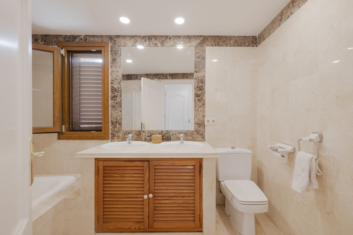 2 Bed Townhouse for sale in San Roque Costa Del Sol, Cádiz, Spain
