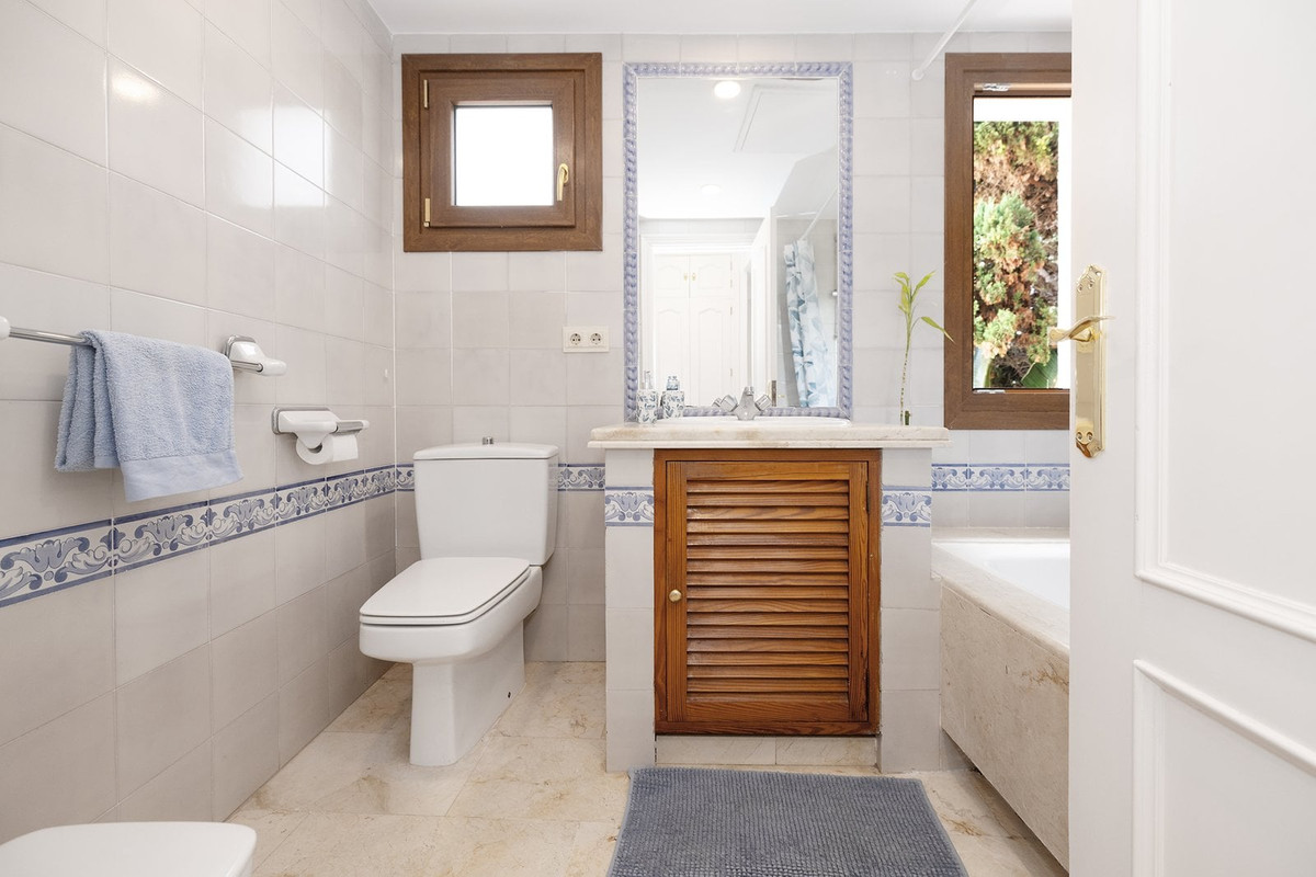 2 Bed Townhouse for sale in San Roque Costa Del Sol, Cádiz, Spain