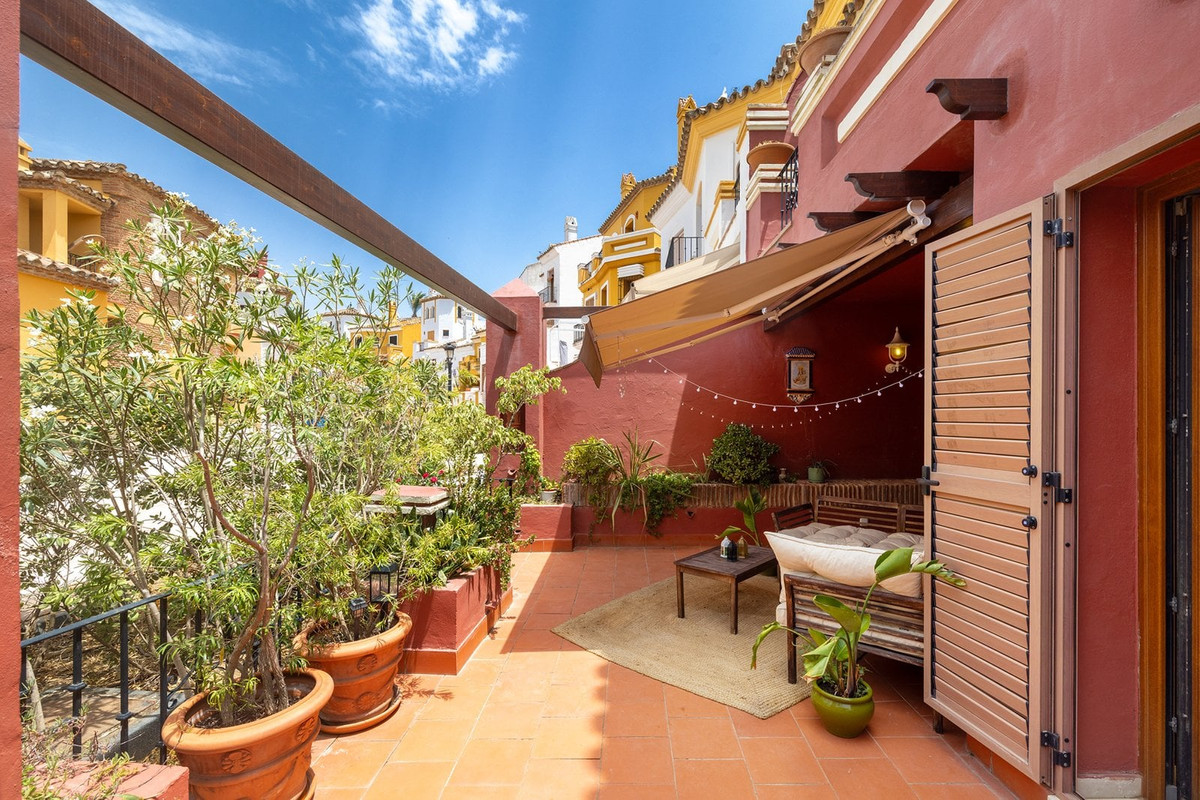 2 Bed Townhouse for sale in San Roque Costa Del Sol, Cádiz, Spain