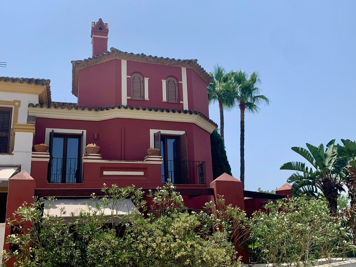 2 Bed Townhouse for sale in San Roque Costa Del Sol, Cádiz, Spain