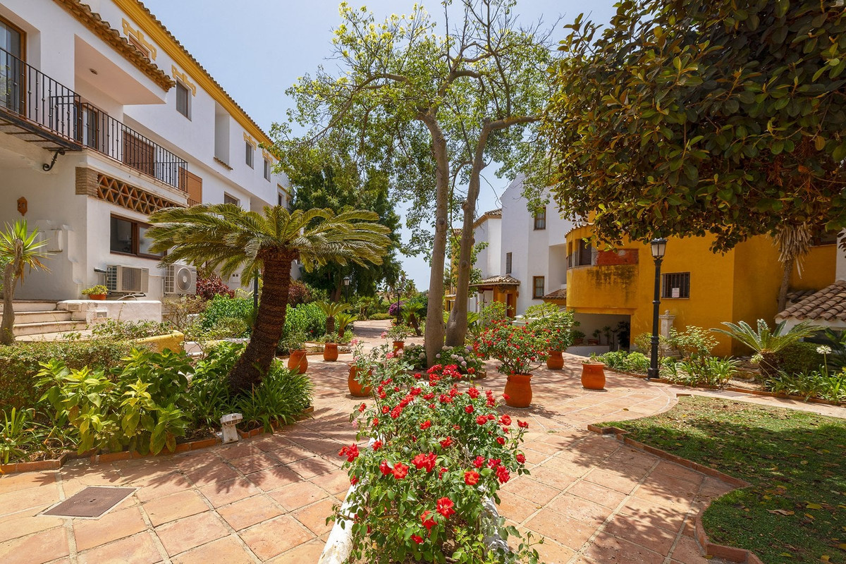 2 Bed Townhouse for sale in San Roque Costa Del Sol, Cádiz, Spain