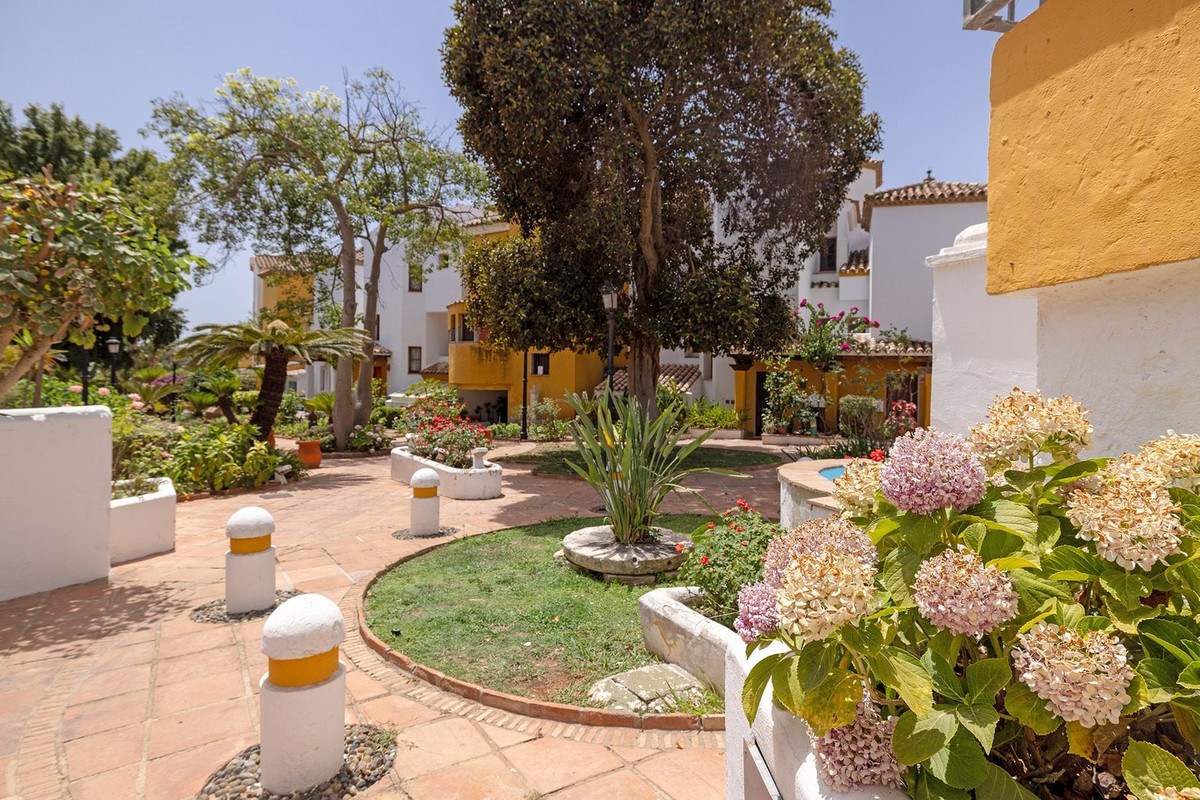 2 Bed Townhouse for sale in San Roque Costa Del Sol, Cádiz, Spain