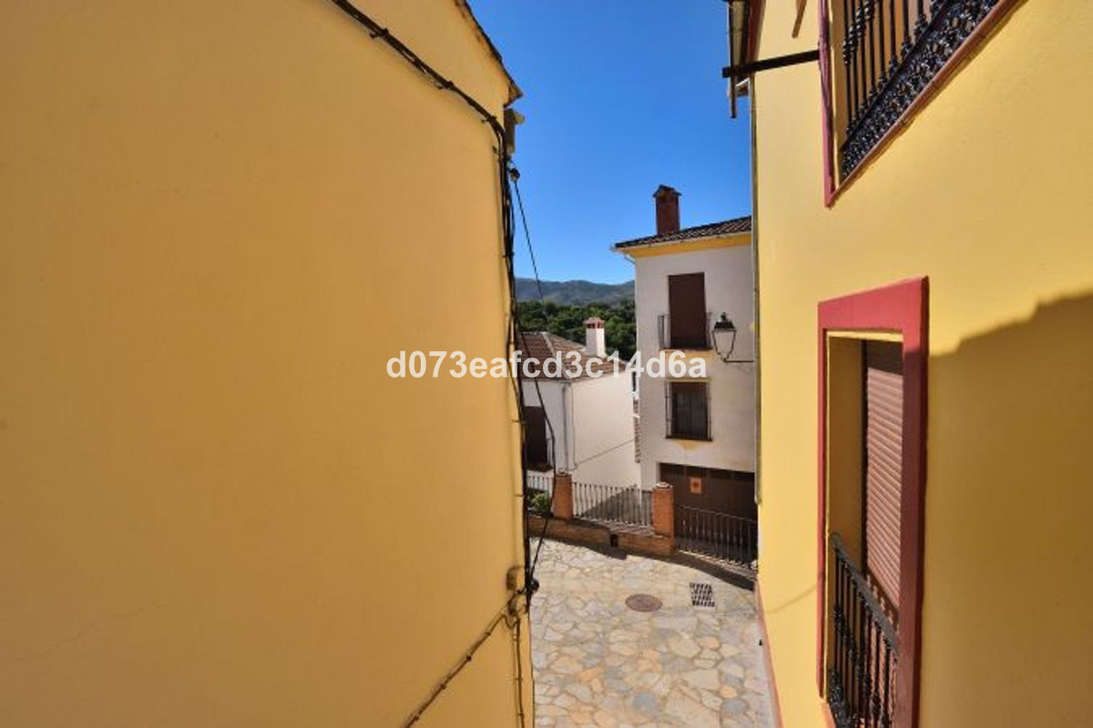 4 Bed Townhouse for sale in Faraján Costa Del Sol, Málaga, Spain
