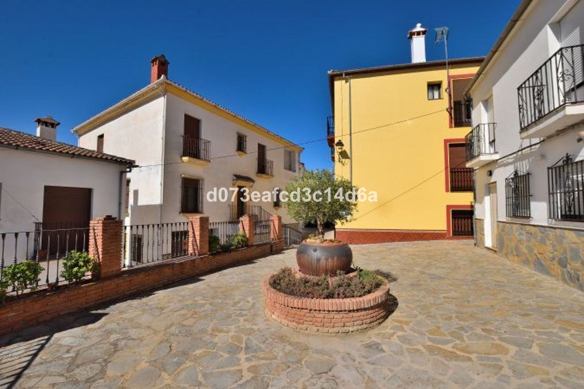 4 Bed Townhouse for sale in Faraján Costa Del Sol, Málaga, Spain