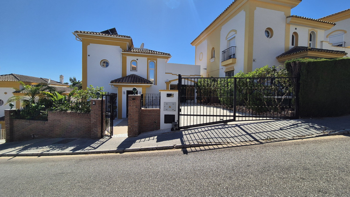 4 Bed Townhouse for sale in Riviera Del Sol Costa Del Sol, Málaga, Spain
