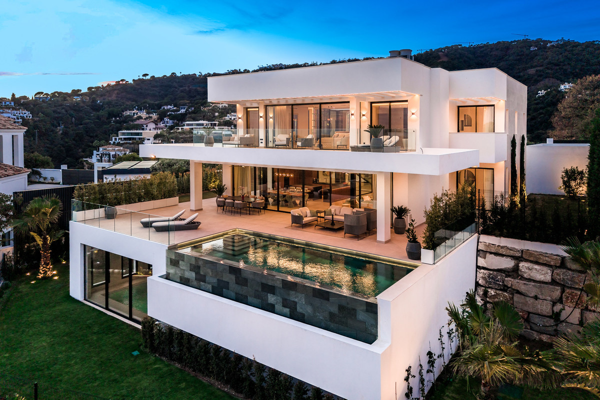 6 Bed Townhouse for sale in El Madroñal Costa Del Sol, Málaga, Spain
