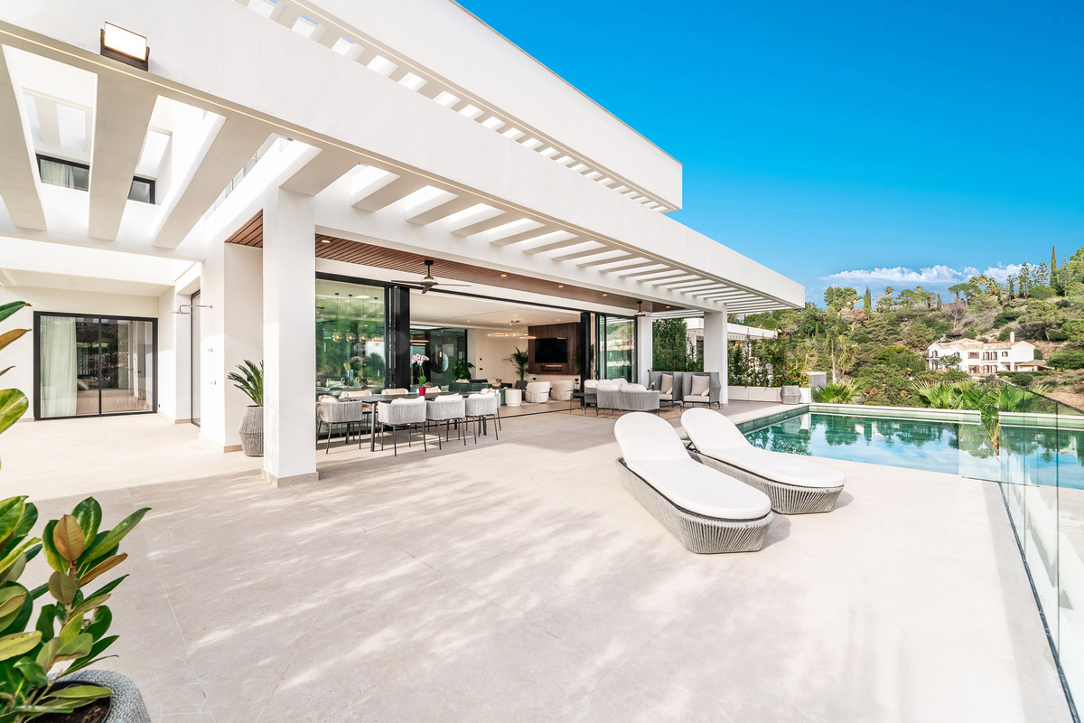 6 Bed Townhouse for sale in El Madroñal Costa Del Sol, Málaga, Spain