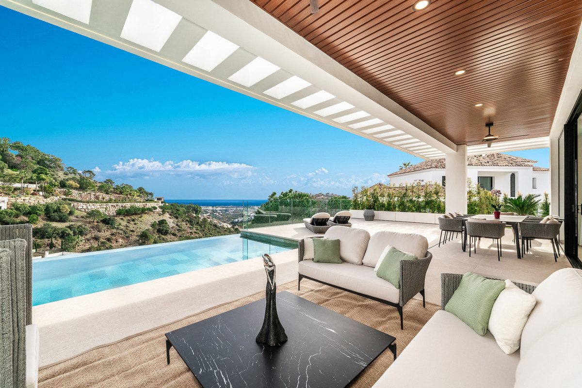 6 Bed Townhouse for sale in El Madroñal Costa Del Sol, Málaga, Spain