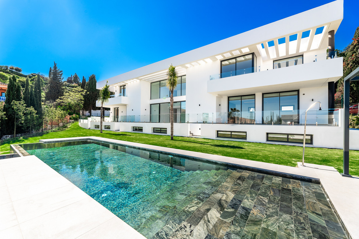 6 Bed Townhouse for sale in Benahavís Costa Del Sol, Málaga, Spain