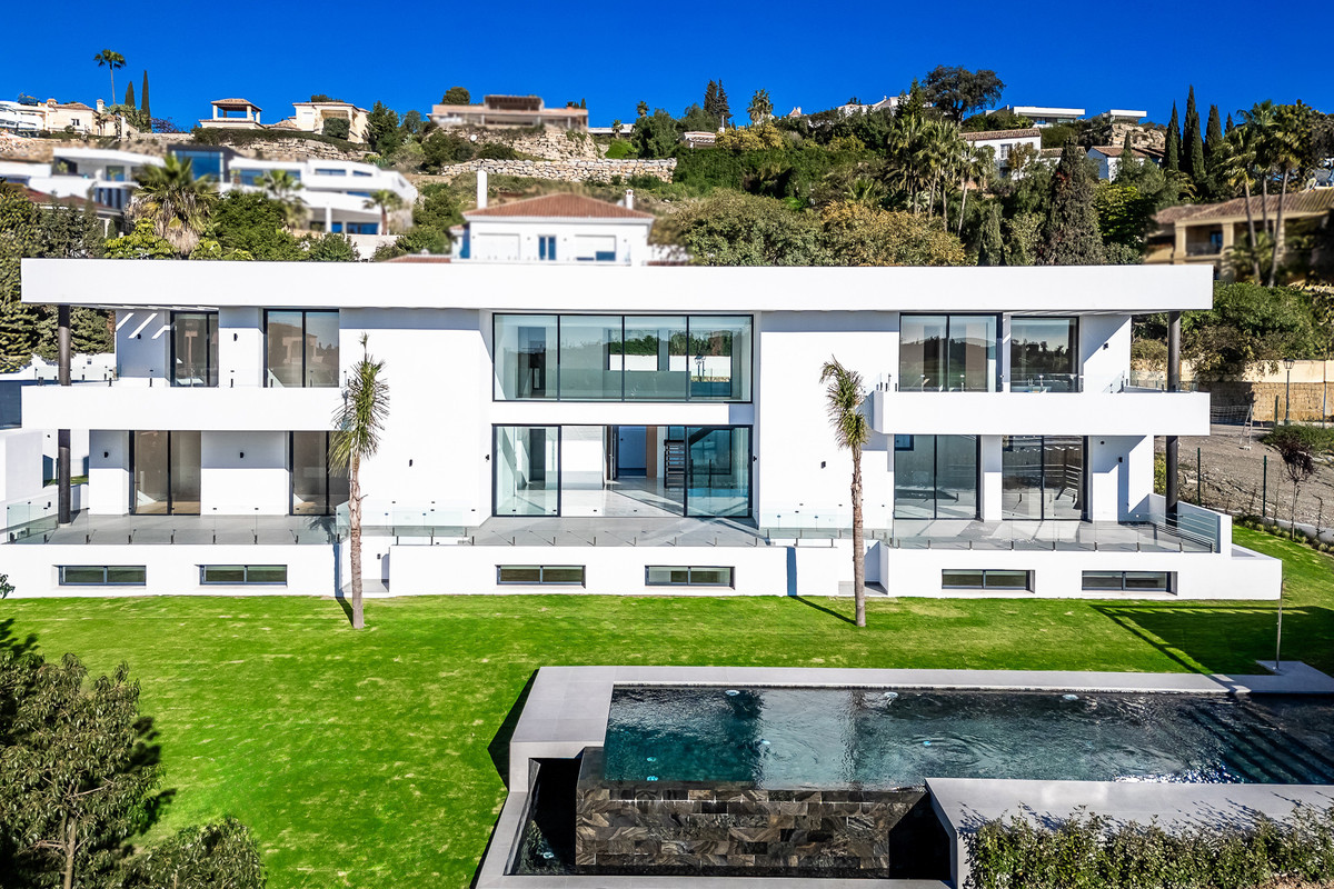 6 Bed Townhouse for sale in Benahavís Costa Del Sol, Málaga, Spain