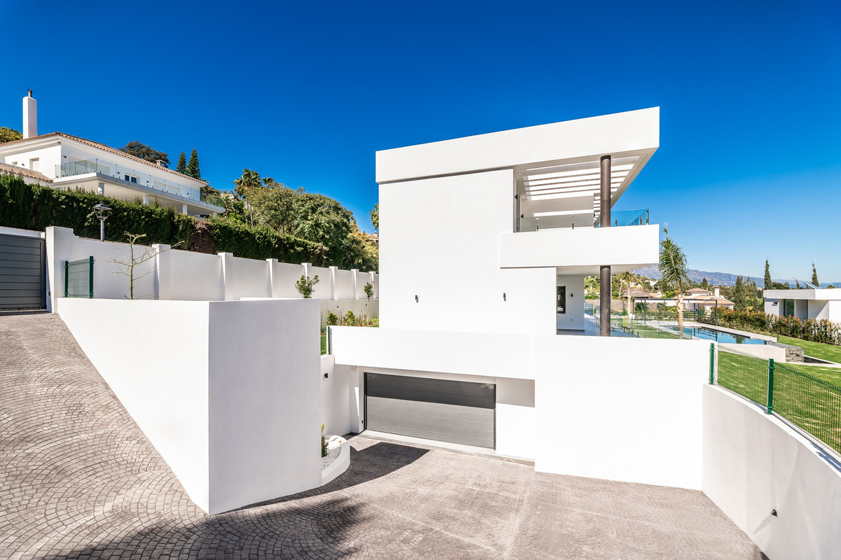 6 Bed Townhouse for sale in Benahavís Costa Del Sol, Málaga, Spain