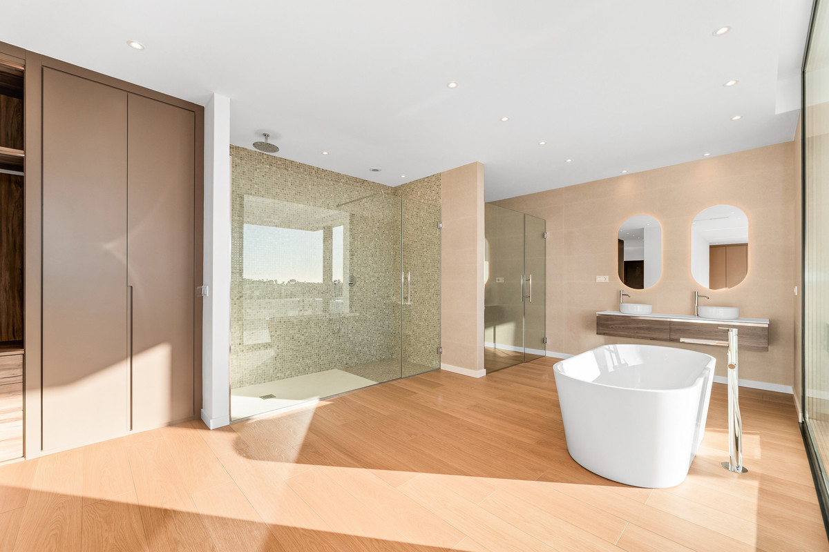 6 Bed Townhouse for sale in Benahavís Costa Del Sol, Málaga, Spain