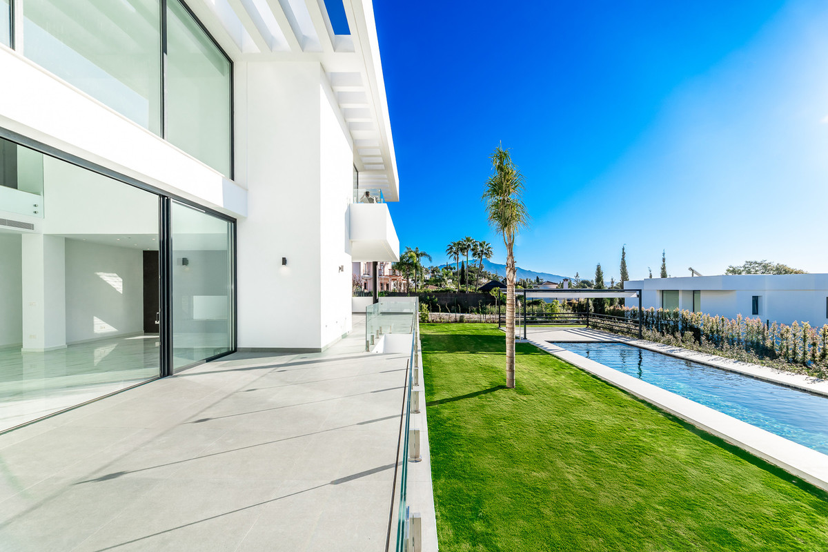 6 Bed Townhouse for sale in Benahavís Costa Del Sol, Málaga, Spain