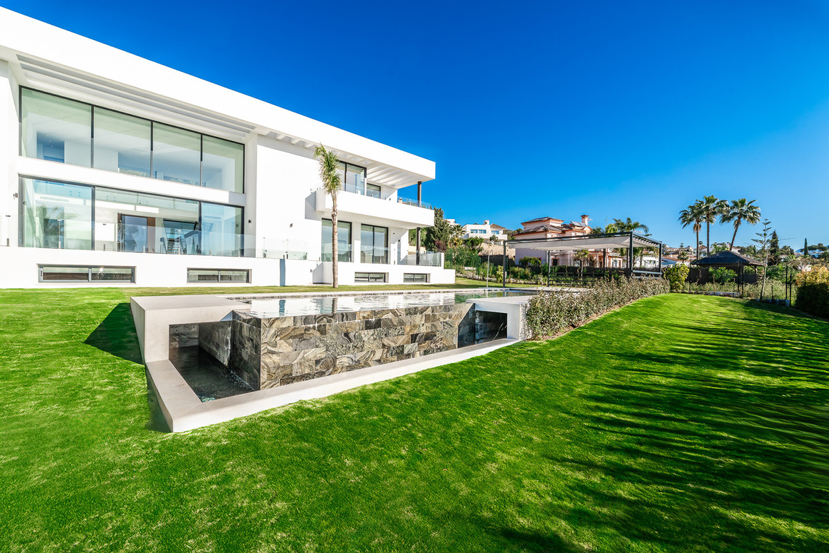 6 Bed Townhouse for sale in Benahavís Costa Del Sol, Málaga, Spain