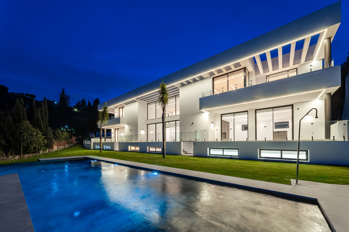 6 Bed Townhouse for sale in Benahavís Costa Del Sol, Málaga, Spain